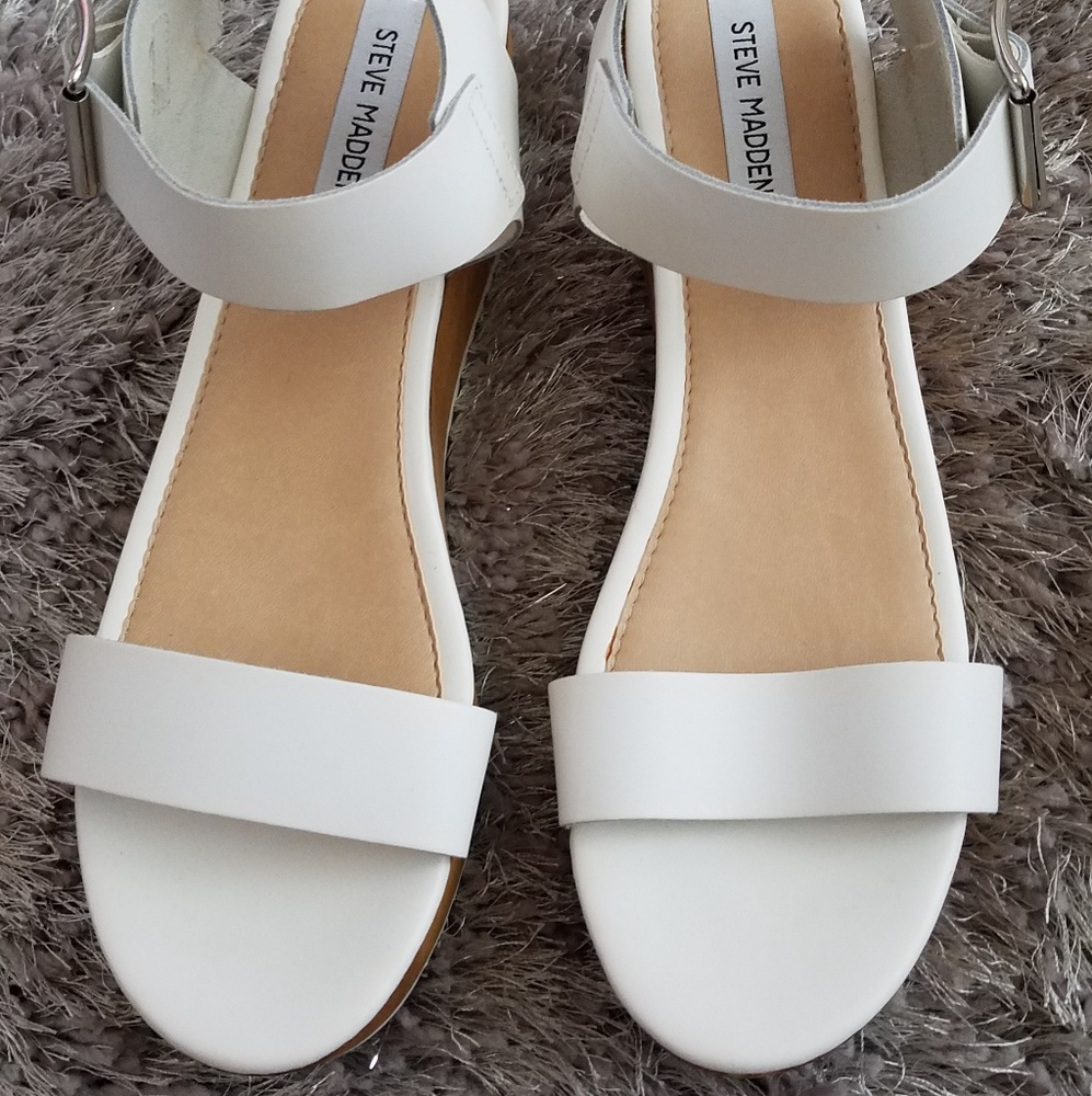Sandals - Picture 2 of 3